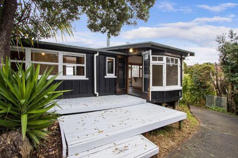 Photo of property in 18 Omokoroa Road, Omokoroa, 3114