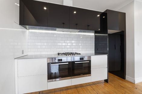 Photo of property in 54 Waiwaka Terrace, Strandon, New Plymouth, 4312