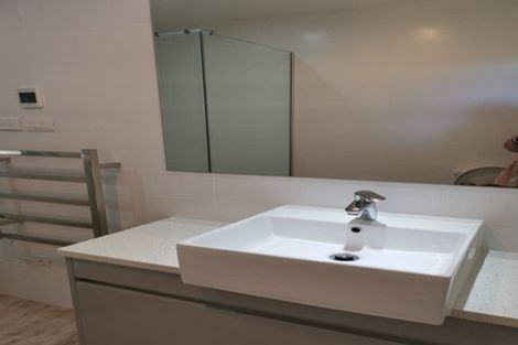 Photo of property in 16 Para Close, Fairview Heights, Auckland, 0632