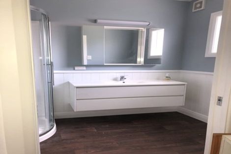 Photo of property in 40 Awaroa Road, Helensville, 0800