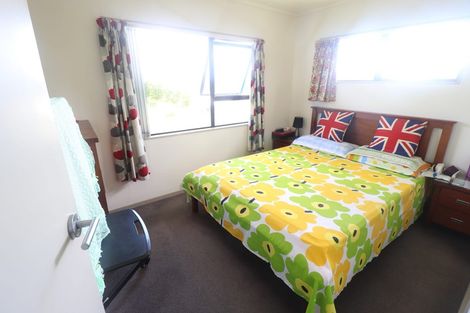 Photo of property in 2/99 Ocean View Road, Hillcrest, Auckland, 0627