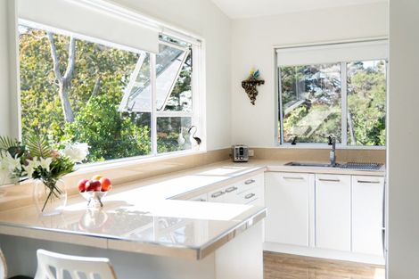 Photo of property in 5 Fairmount Road, Titirangi, Auckland, 0604