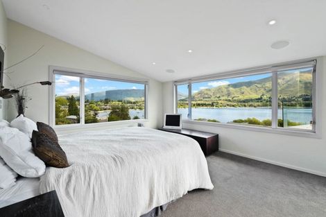 Photo of property in Lakeview Heights, 3/124 Lismore Street, Wanaka, 9305
