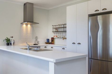 Photo of property in 12 Mahi Road, Helensville, 0800