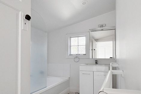 Photo of property in 27 Second Avenue, Avenues, Whangarei, 0110