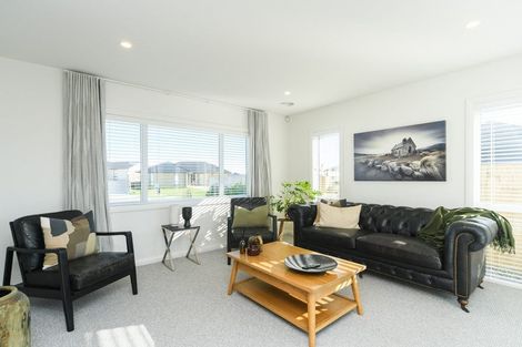Photo of property in 10 Sardinia Grove, Fitzherbert, Palmerston North, 4410