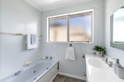 Photo of property in 145 Mcquarrie Street, Kingswell, Invercargill, 9812