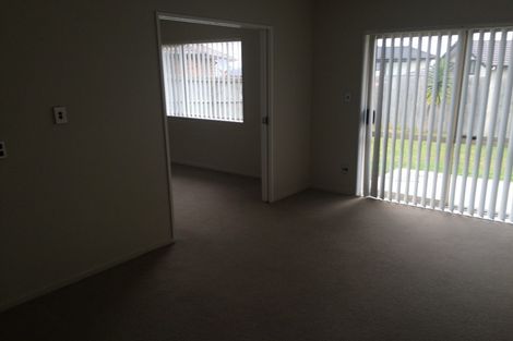 Photo of property in 4 Kereru Rise, Papakura, 2110