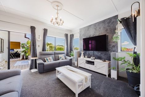 Photo of property in 20 Domain Road, Waipawa, 4210