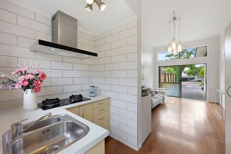 Photo of property in 2/39 Rapallo Place, Farm Cove, Auckland, 2012