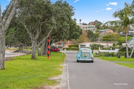 Photo of property in 1/5 Zita Avenue, Matakatia, Whangaparaoa, 0930