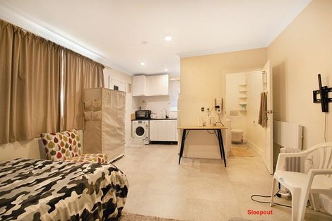 Photo of property in 18 Sherwood Avenue, Te Atatu South, Auckland, 0610
