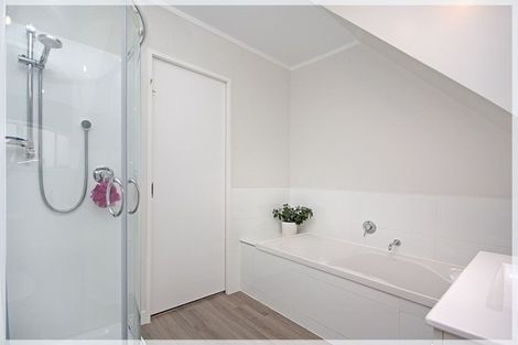 Photo of property in 10 Guildford Street, Levin, 5510