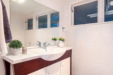 Photo of property in 25 Marsh Avenue, Forrest Hill, Auckland, 0620