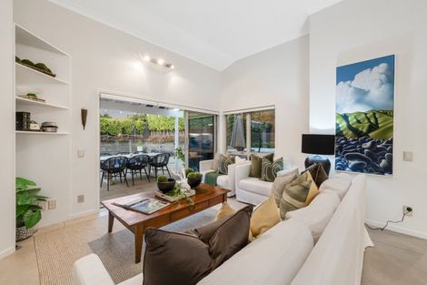 Photo of property in 53 Manor Park, Sunnyhills, Auckland, 2010