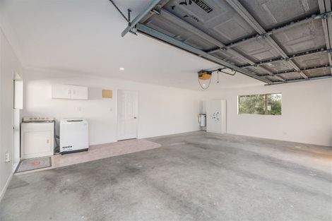 Photo of property in 35e Edmonton Road, Henderson, Auckland, 0612