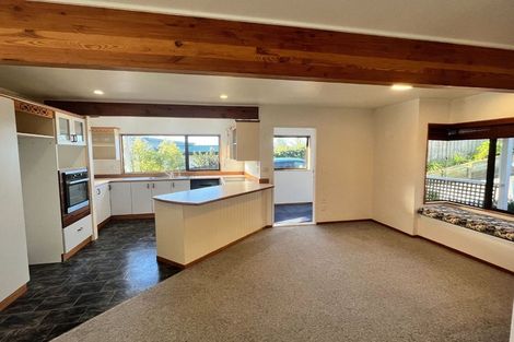 Photo of property in 28 Pohutukawa Avenue, Red Beach, 0932