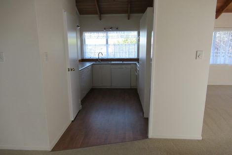 Photo of property in 4 Fairbanks Place, Glendene, Auckland, 0602