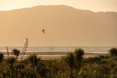 Photo of property in 18 Takahe Drive, Paraparaumu Beach, Paraparaumu, 5032