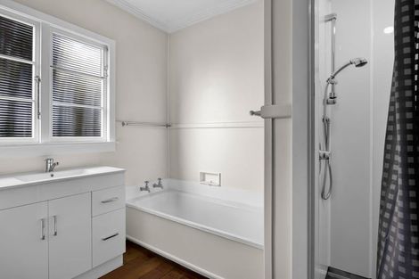 Photo of property in 230 South Road, Hawera, 4610