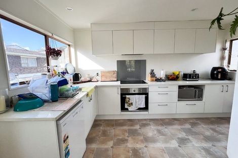 Photo of property in 12 Prince Regent Drive, Half Moon Bay, Auckland, 2012