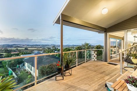 Photo of property in 3 Veronica Close, Red Beach, 0932