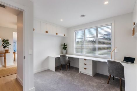 Photo of property in 5 Lens Way, Acacia Bay, Taupo, 3385