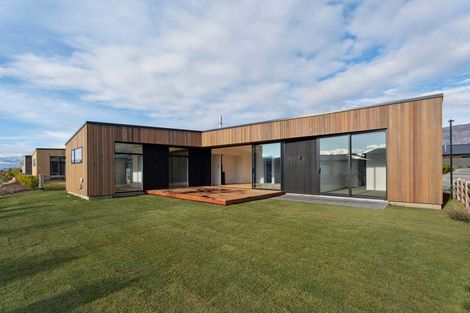 Photo of property in 44 Stackbrae Avenue, Wanaka, 9305