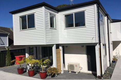 Photo of property in 2d/3 Sunnynook Road, Sunnynook, Auckland, 0620