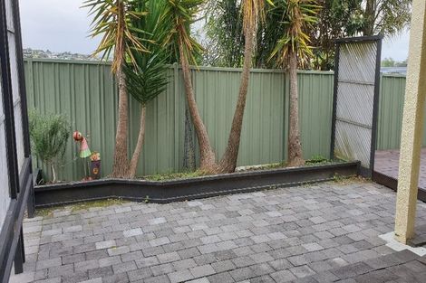 Photo of property in 2/150 Luckens Road, West Harbour, Auckland, 0618