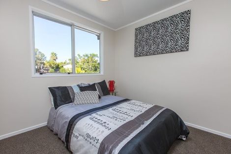 Photo of property in 14 Farwood Drive, Henderson, Auckland, 0612