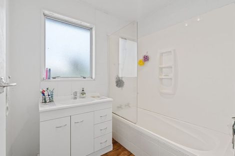 Photo of property in 4 Roslyn Road, Levin, 5510