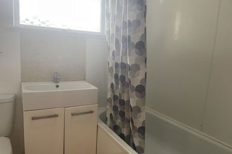 Photo of property in 1/13 Sovereign Place, Glenfield, Auckland, 0629