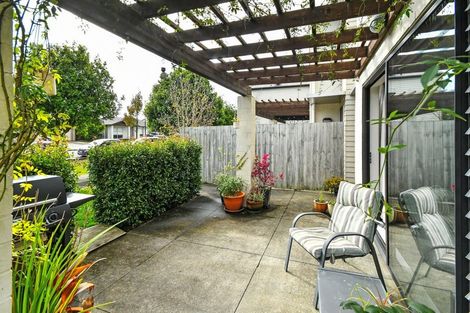 Photo of property in 47 Popokatea Drive, Takanini, 2112