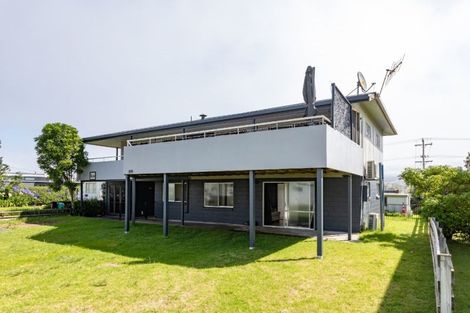 Photo of property in 320 Ocean Road, Whangamata, 3620