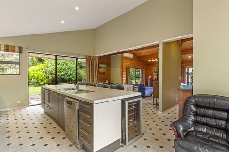 Photo of property in 233 Golf Road, Titirangi, Auckland, 0604