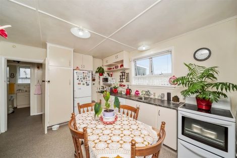 Photo of property in 22 Mcguire Street, Hawera, 4610