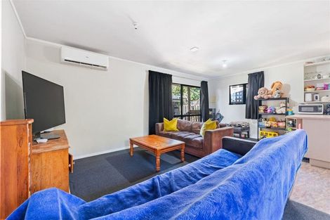 Photo of property in 16 De Val Drive, Titirangi, Auckland, 0604