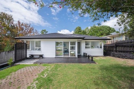Photo of property in 9 Juniper Road, Sunnynook, Auckland, 0620