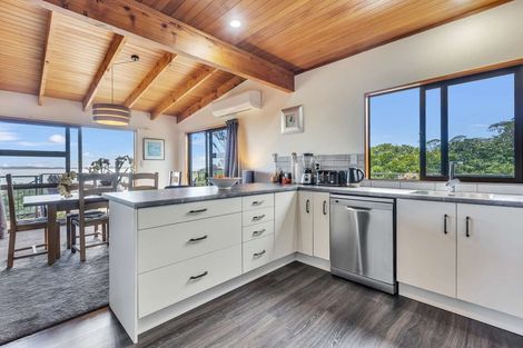 Photo of property in 18 Bay View Road, Cable Bay, 0420