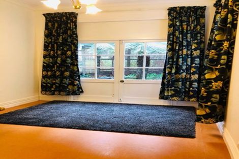 Photo of property in 55 Garden Road, Northland, Wellington, 6012