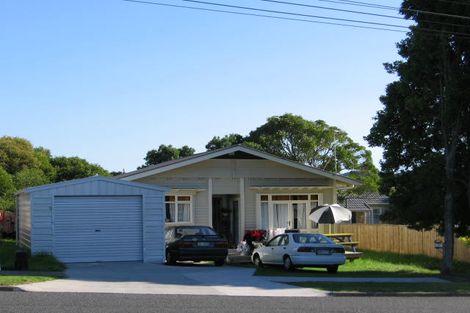 Photo of property in 1 Islington Avenue, New Lynn, Auckland, 0600