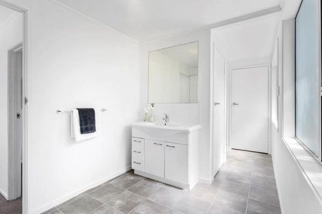 Photo of property in 3 Micawber Place, Mellons Bay, Auckland, 2014