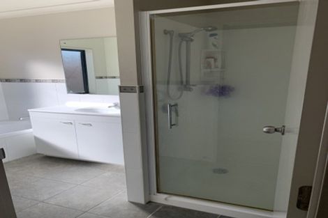 Photo of property in 42 Mandalay Place, Waiuku, 2123