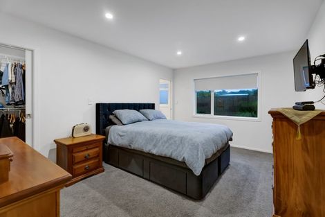 Photo of property in 2 Rayner Way, Glen Avon, New Plymouth, 4312
