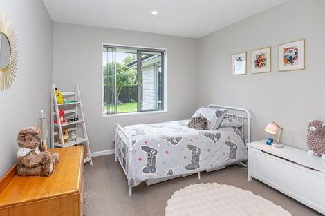 Photo of property in 71 Rannoch Drive, Broomfield, Christchurch, 8042