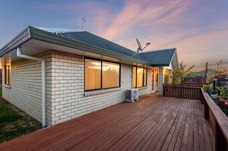 Photo of property in 2/19 Wai Iti Place, Clendon Park, Auckland, 2103