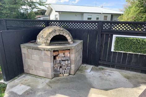 Photo of property in 11 Hilton Grove, Kelvin Grove, Palmerston North, 4414