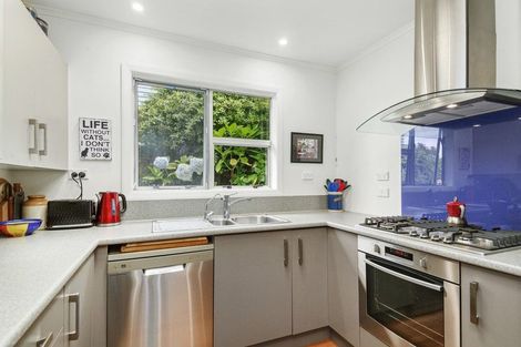 Photo of property in 27 Hampton Hill Road, Tawa, Wellington, 5028