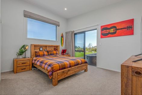 Photo of property in 49 Johnstone Drive, Fitzherbert, Palmerston North, 4410